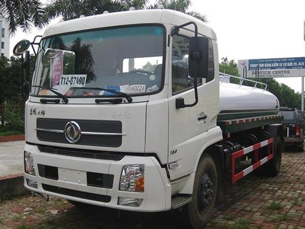 Xe phun nước rửa đường Dongfeng 9 khối