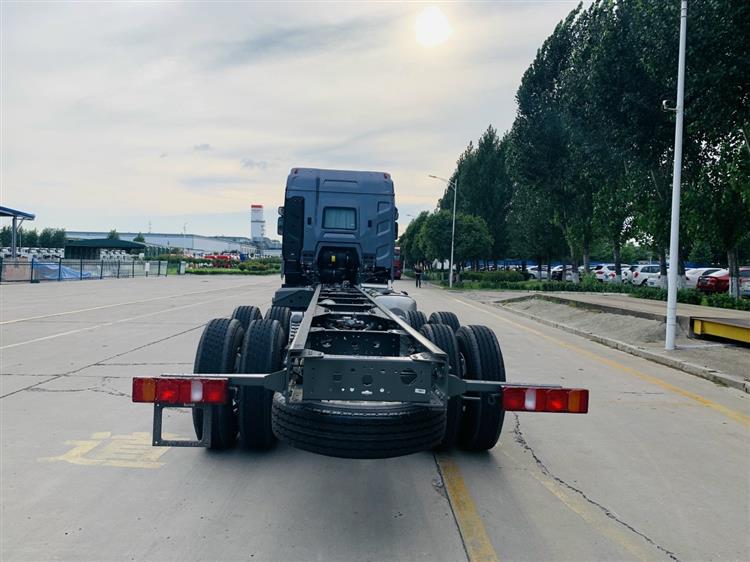 Xe Tải thùng 4 chân Howo Max 400 hp