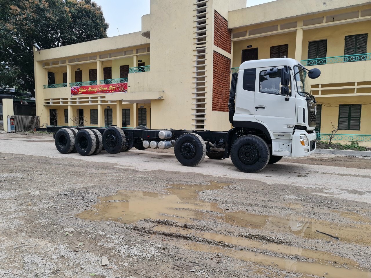 Xe Tải 5 Chân Thùng Dongfeng