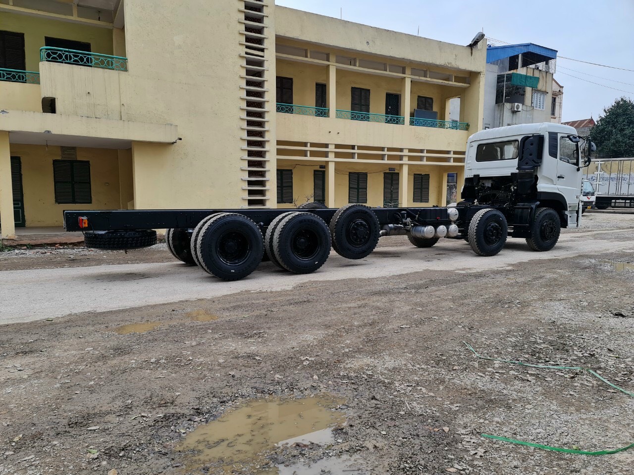 Xe Tải 5 Chân Thùng Dongfeng