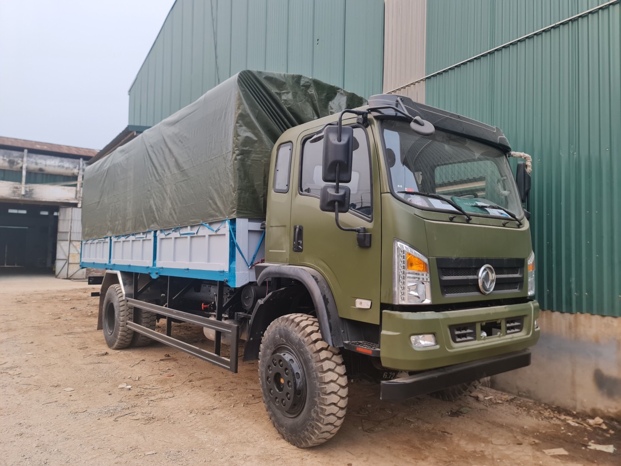 Xe Tải 5 Chân Thùng Dongfeng