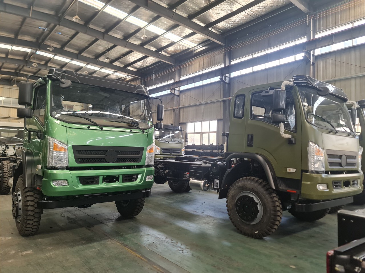 Xe Tải Thùng 2 Cầu Dongfeng 6m3 Tải 7 Tấn