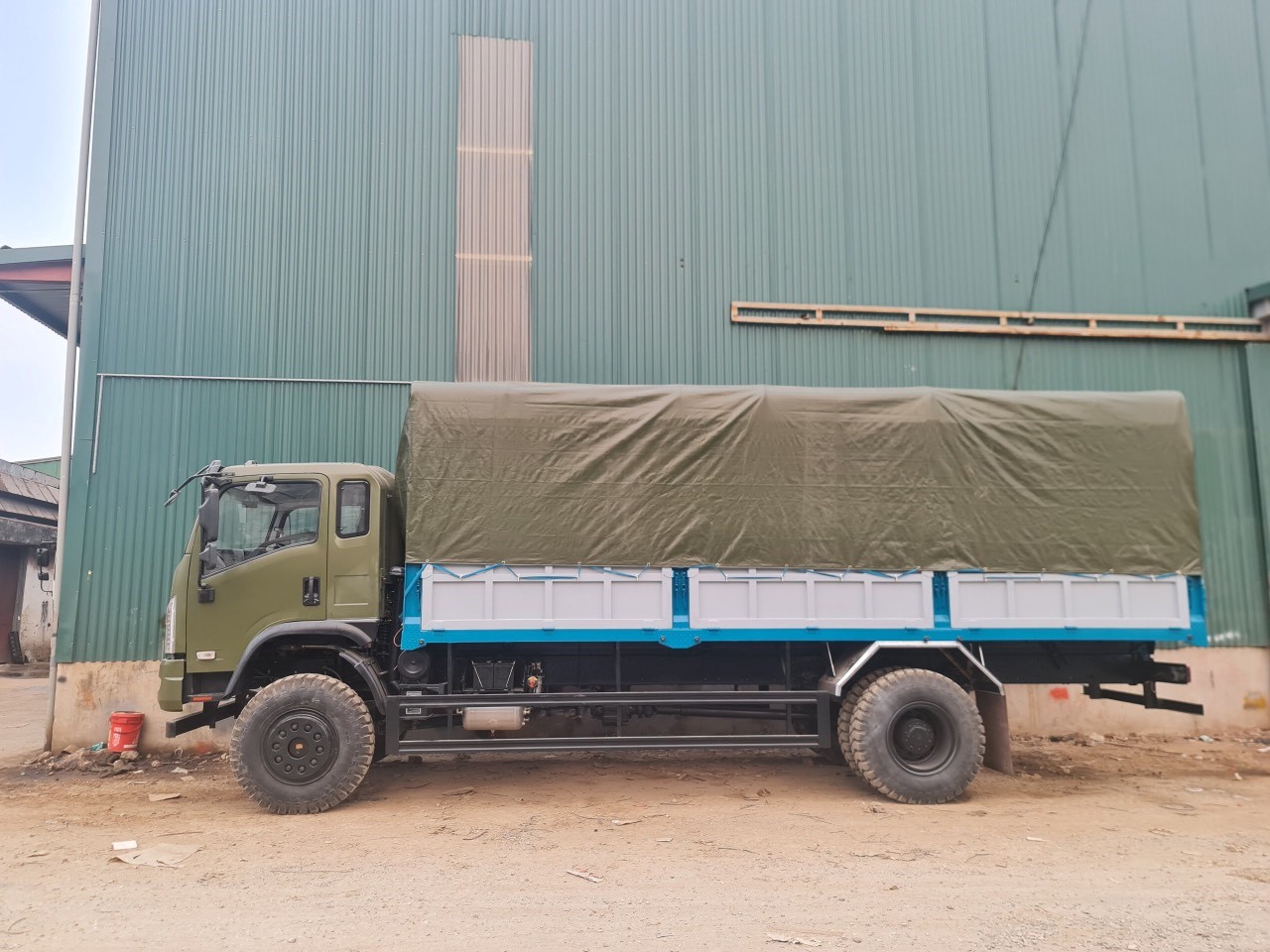 Xe Tải 5 Chân Thùng Dongfeng