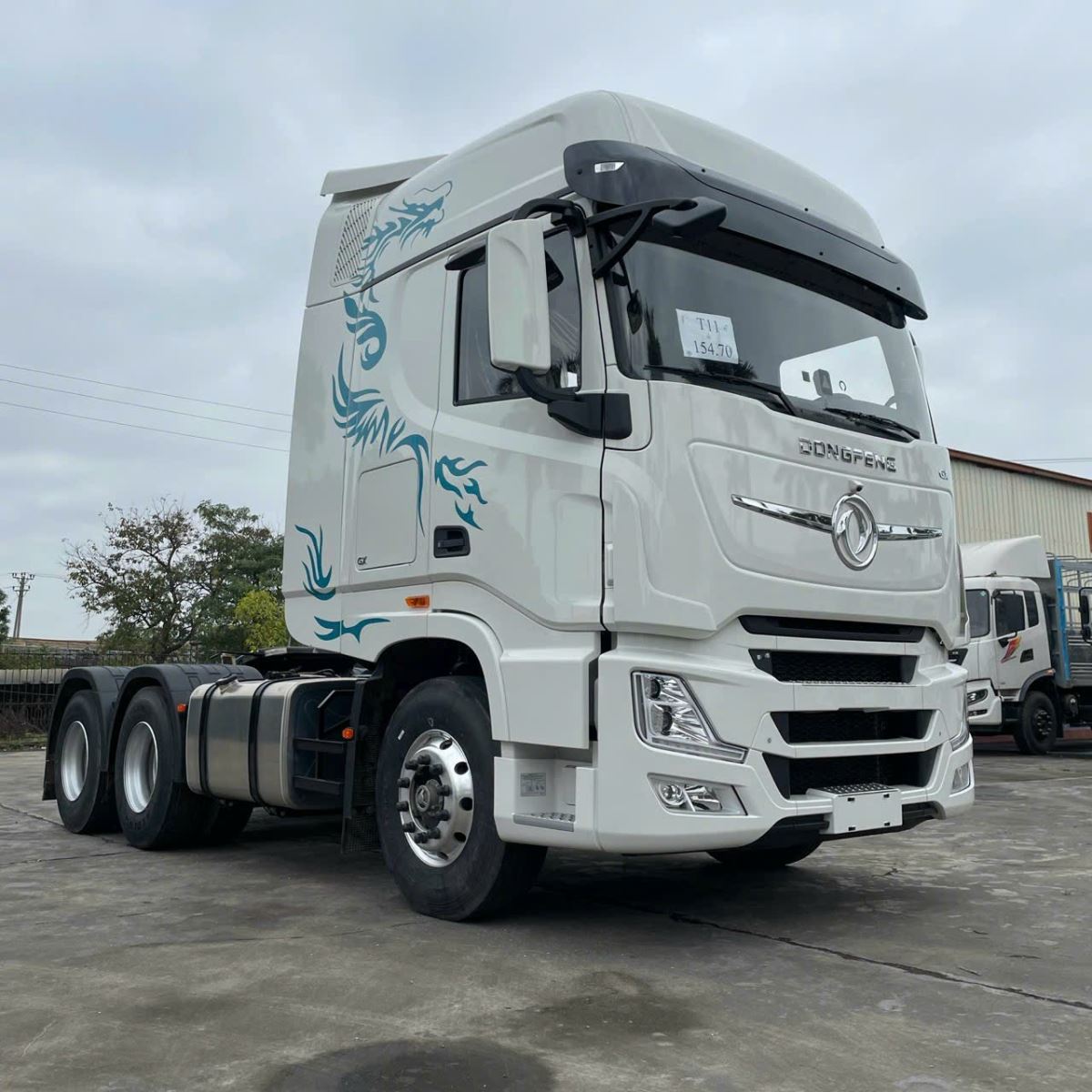 Ưu Đãi Khi Xe Đầu Kéo Dongfeng D320 D420 Hiện nay Xe Đầu Kéo Dongfeng D320 D420 được nhà nhập khẩu Dongfeng Hoàng Huy bán với giá tương đối hợp lý và thường xuyên có chương trình khuyến mại lới hỗ trợ khách hàng trong thời điểm khó khăn của thị trường bị ảnh hưởng của dịch covid – 19. Quý khách hàng có nhu cầu xin vui lòng liên hệ số điện thoại Hotline Chi Nhánh công ty Dongfeng Hoàng Huy tại Hà Nội: 0️⃣9️⃣1️⃣2️⃣3️⃣6️⃣2️⃣2️⃣9️⃣9️⃣ Giá của Xe Đầu Kéo Dongfeng D320 D420 Giá Xe Đầu Kéo Dongfeng D320 - D420&nbsp; đang được chào bán liêm miết trên toàn quốc với giá là 1tỷ nếu bạn quan tấm mời liên hệ số hotline: 0️⃣9️⃣1️⃣2️⃣3️⃣6️⃣2️⃣2️⃣9️⃣9️⃣ Bảng giá xe tải Dongfeng mời bạn liên hệ mail: pkd2tmthanoi@gmail.com chúng tôi sẽ cập nhật đầy đủ các bảng báo giá xe howo mới nhất của các dòng xe tải Dongfeng Hoàng Huy hiên nay. Ưu Đãi Xe Đầu Kéo Dongfeng D320 D420