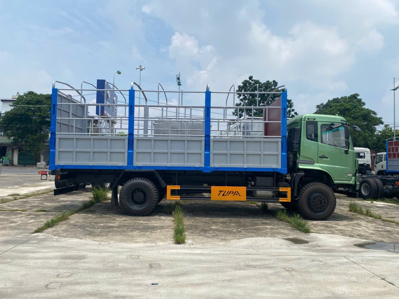 Xe Tải Thùng 2 Cầu Dongfeng 6m3 Tải 7 Tấn