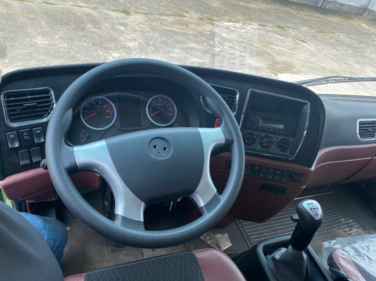 Xe Tải Thùng 2 Cầu Dongfeng 6m3 Tải 7 Tấn