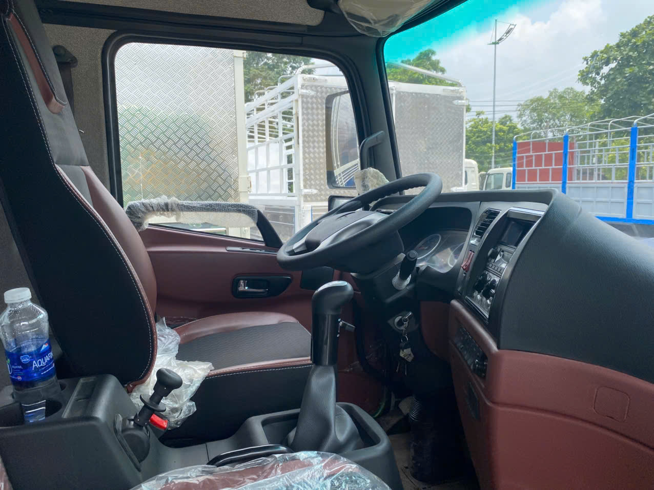 Xe Tải Thùng 2 Cầu Dongfeng 6m3 Tải 7 Tấn