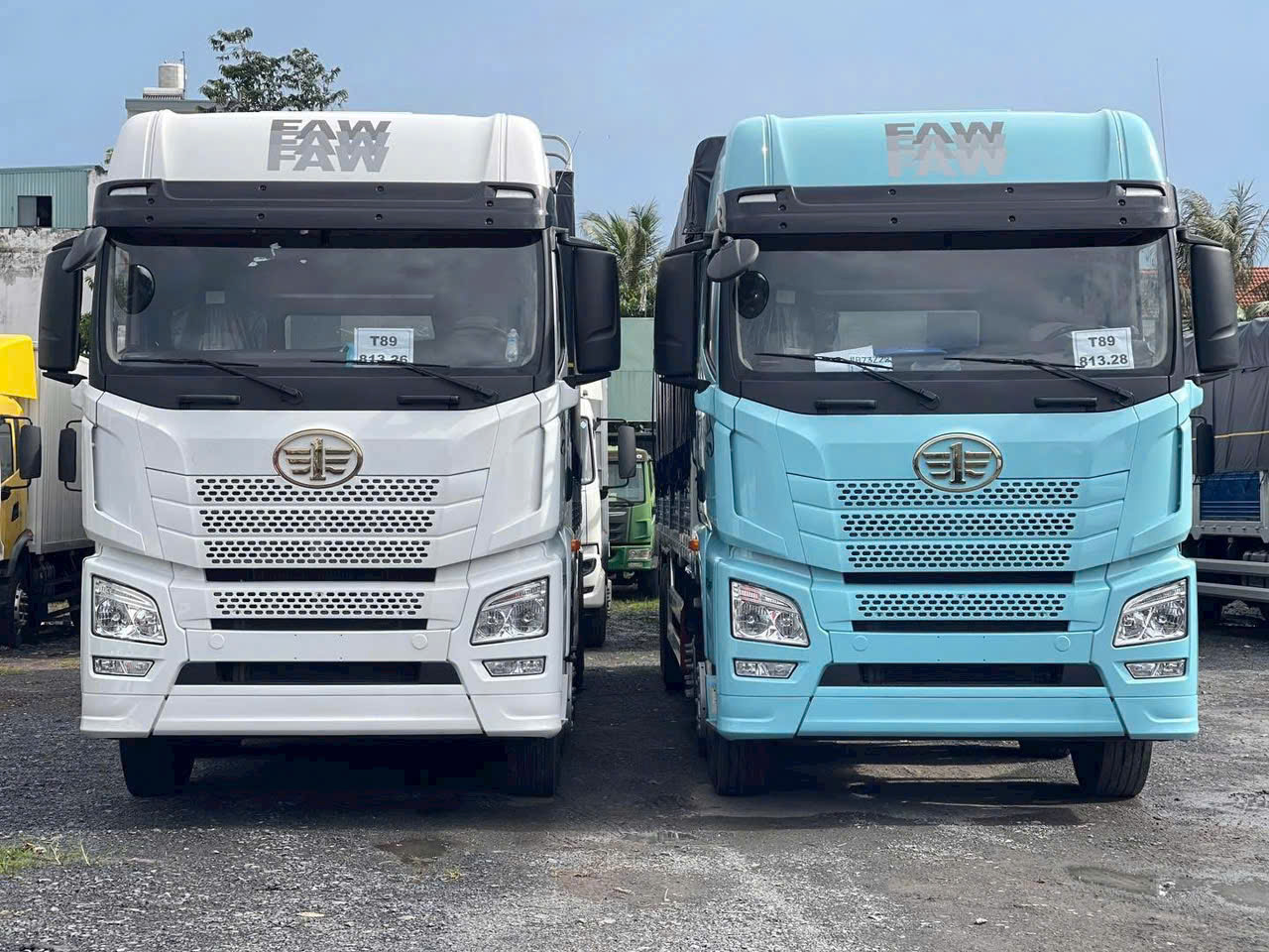 Xe tải thùng 4 chân FAW JH6 370Hp – dòng xe tải nặng cao cấp đến từ FAW Trung Quốc, nổi bật với động cơ 370 mã lực mạnh mẽ, thùng dài 9m5, tải trọng lớn, tiết kiệm nhiên liệu và bền bỉ vượt trội. Xem giá & khuyến mãi 2025 tại TMT Cửu Long!