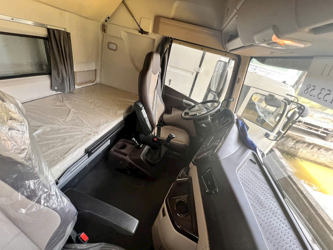 Xe Tải Thùng 4 Chân FAW JH6 370Hp – Mạnh Mẽ, Bền Bỉ, Hiệu Suất Hàng Đầu 2025