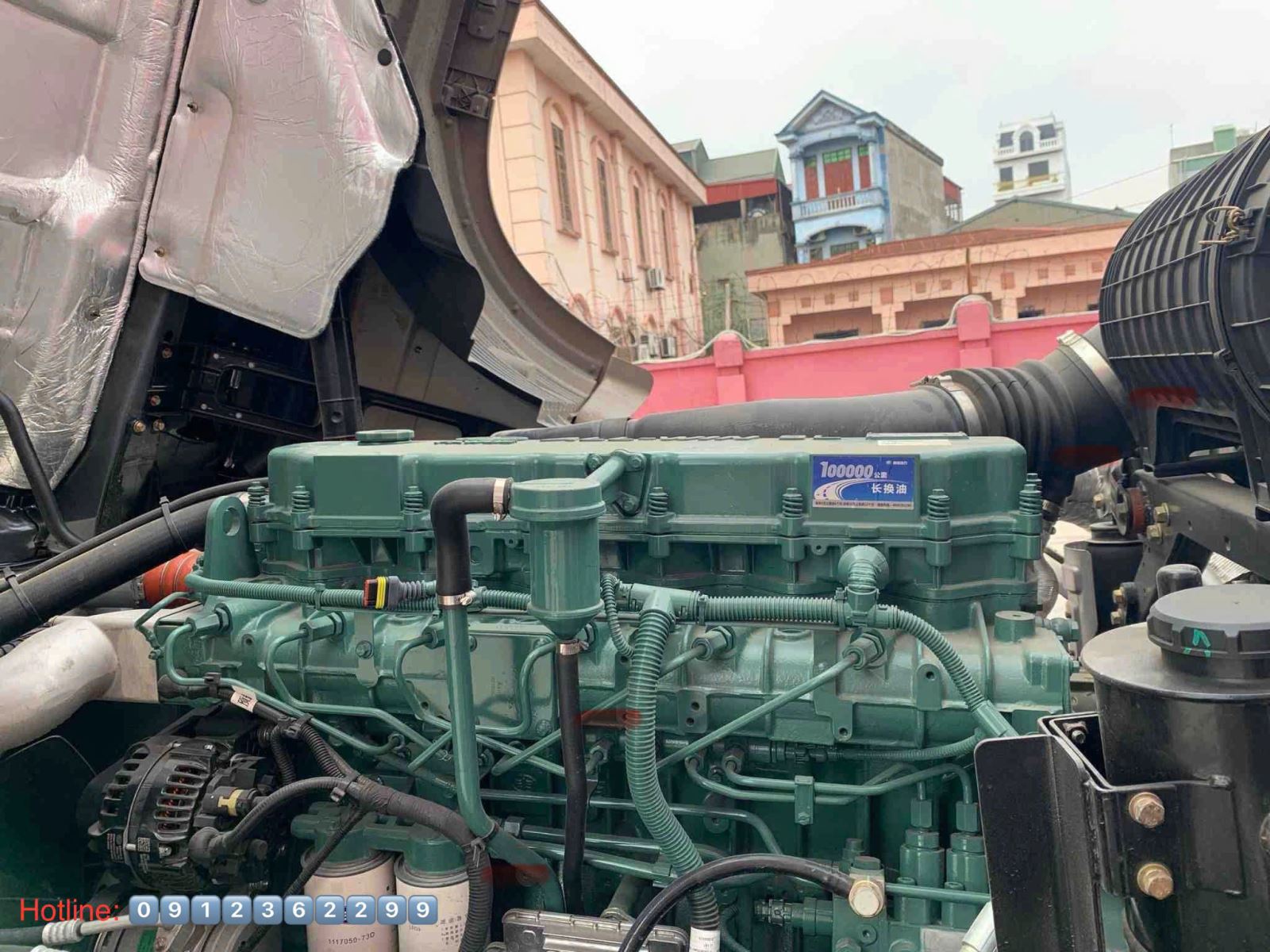 So sánh xe tải thùng 4 chân FAW JH6 và Howo